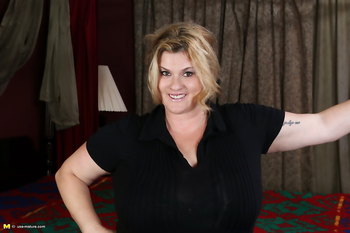 Fat milf in black lingerie is playing with herself on the bed