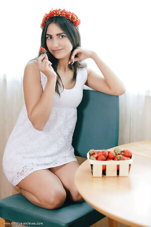 Cira Nerri strips her white clothes leaving only her flower crown