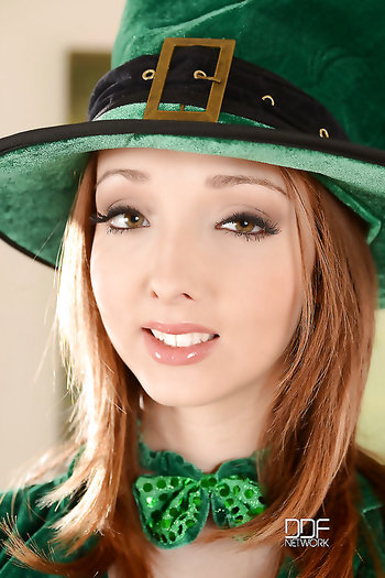 Slinky Czech Lucie Wilde Uncover Her Extraordinaire All-natural 32f Bells