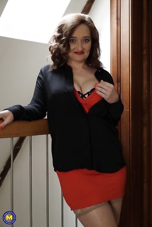 BBW Ameli Monk spreading legs and toying her mature pussy
