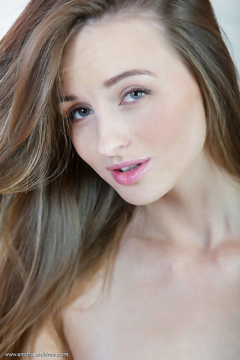 Busty slender brunette babe Vittoria A shows off her perfect body