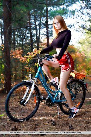 Dakota Pink takes off her clothes and flaunts her tits during a bike ride