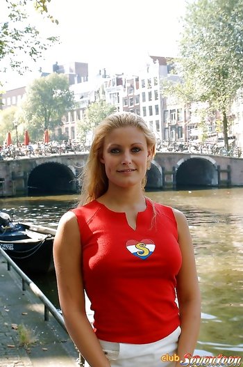 Huge Breasted Blondie Beauty Flashing Her Gigantic Orbs In Public